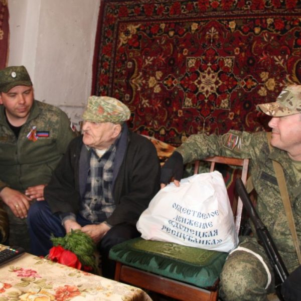 Сотрудники Центрального исполкома ОД «ДР» поздравили ветерана с Днем Победы